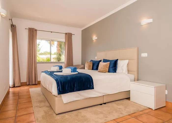 Two Bedroom Mos Lagos Порту-ди-Мош